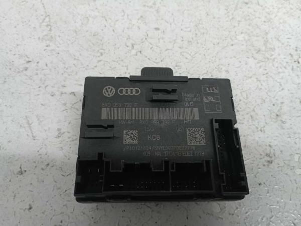 BOITIER PORTE VW 8X0959792F - Vue 1